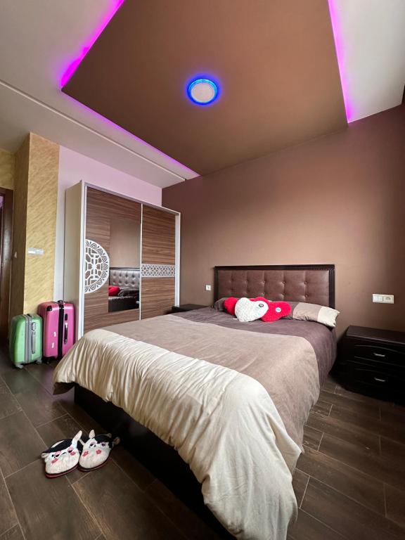Postel nebo postele na pokoji v ubytování Pink House Martil