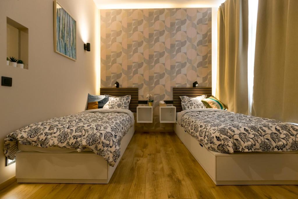 Postel nebo postele na pokoji v ubytování Golden Dove Luxury Aparts