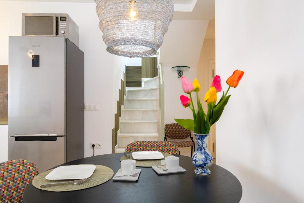 Kuchnia lub aneks kuchenny w obiekcie LOFT2STAY.COM
