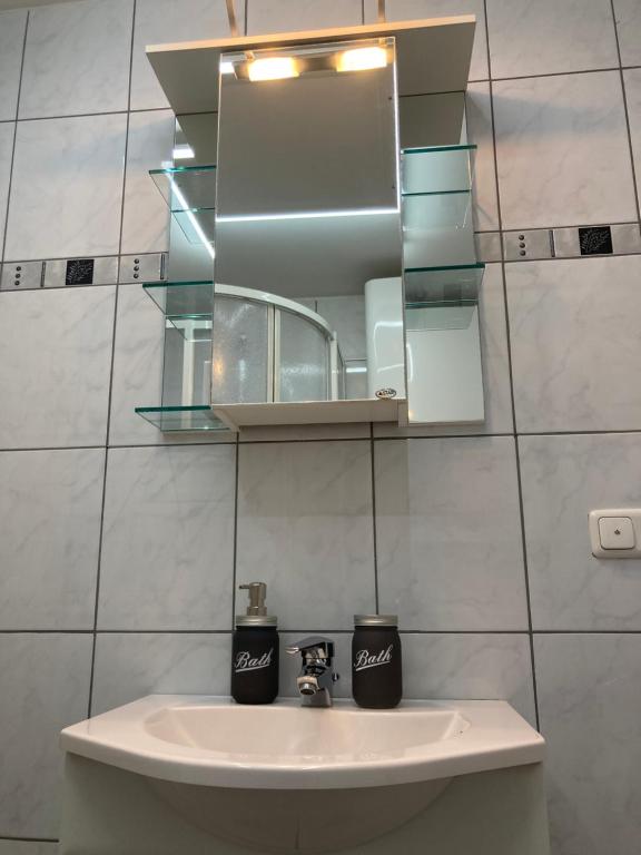 a bathroom with a sink and a mirror at Familienchalets am Millstätter See in Rothenthurn