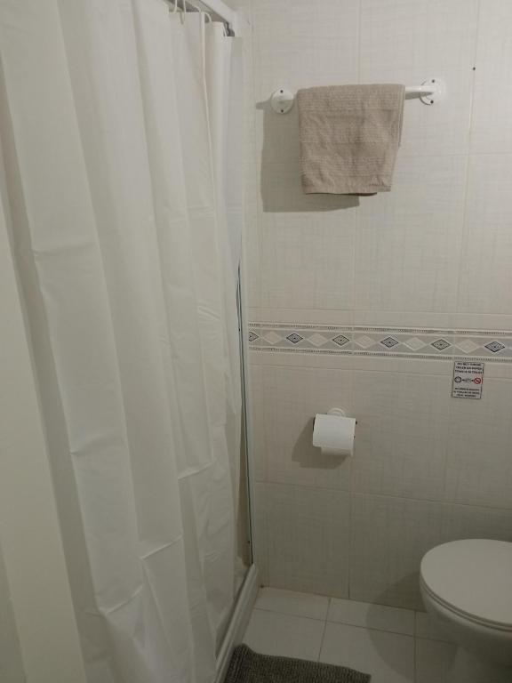 Kúpeľňa v ubytovaní PISO PLAZA CABECEO