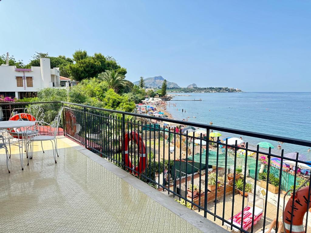 a balcony with a view of a beach and the ocean at Sea Pearl in Casteldaccia
