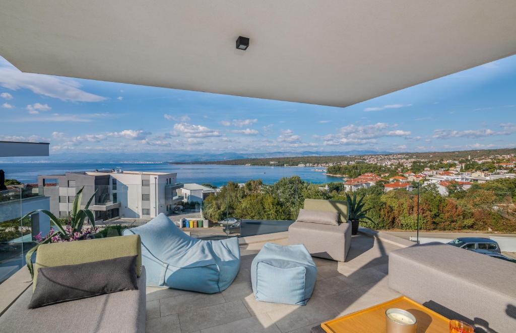Malipe Penthouse with Sea View