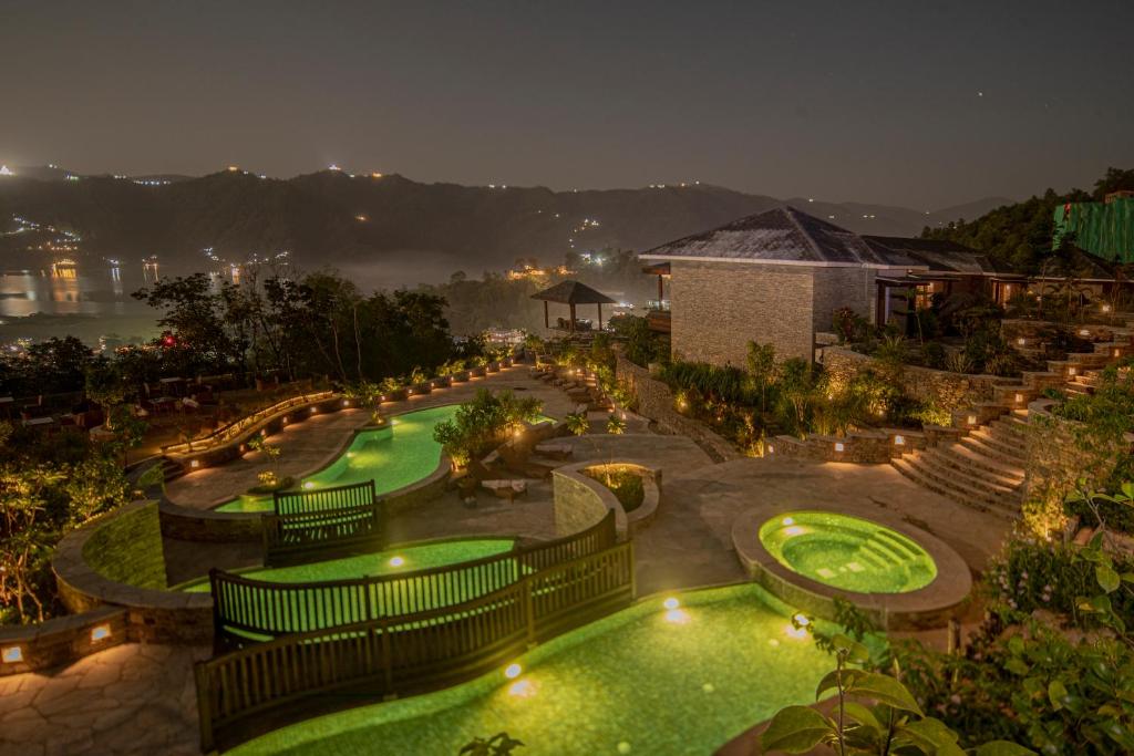 Dorje's Resort and Spa内部或周边的泳池
