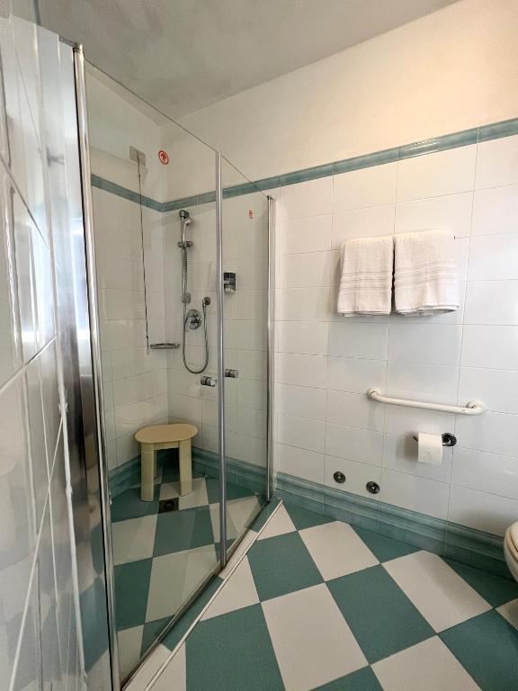 A bathroom at Hotel Alemagna Bed&Breakfast Bibione Lido del Sole