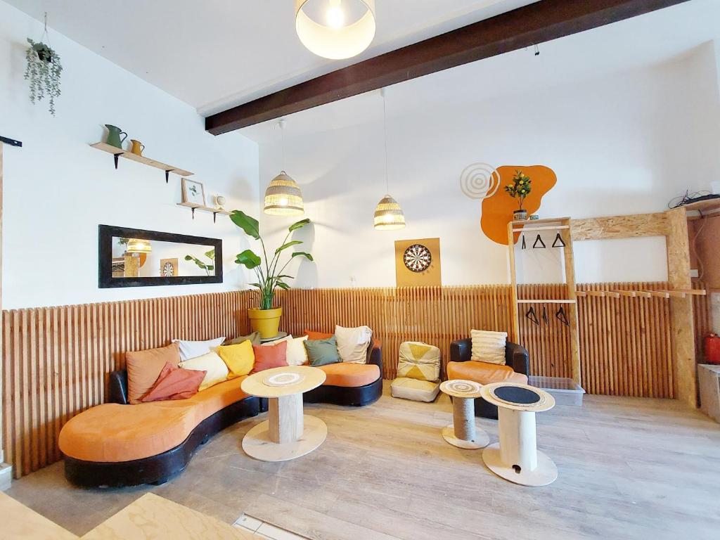 Posezení v ubytování COAST - Utopy Hostel
