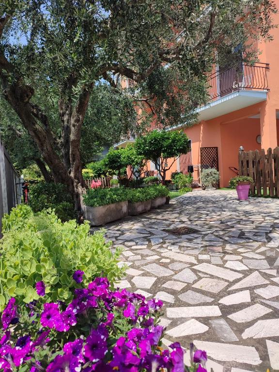 Fotografie z fotogalerie ubytování Albergo Villa Mimosa v destinaci Nago-Torbole