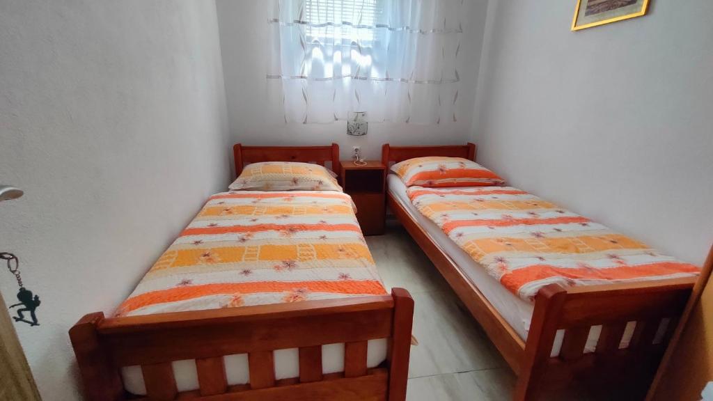 Posteľ alebo postele v izbe v ubytovaní Apartment Tina Gračac