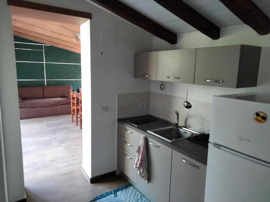 Kuchyň nebo kuchyňský kout v ubytování Cuntarati Nature Tourism - Simeto Etna