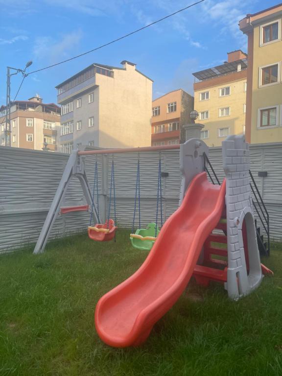 Herní místnost nebo prostor pro děti v ubytování CARMELIC SUIT & CAR RENTAL