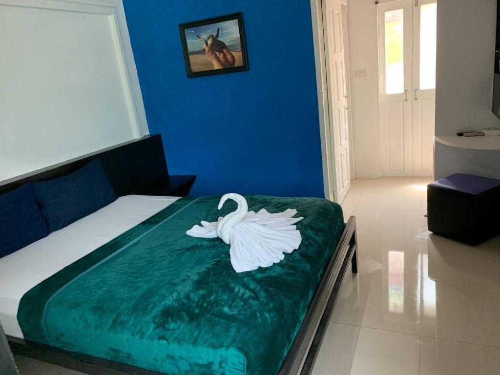 Postel nebo postele na pokoji v ubytování Colorize Boutique Hotel
