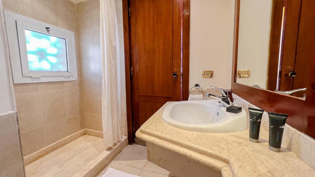 Koupelna v ubytování Sharm Reef Hotel