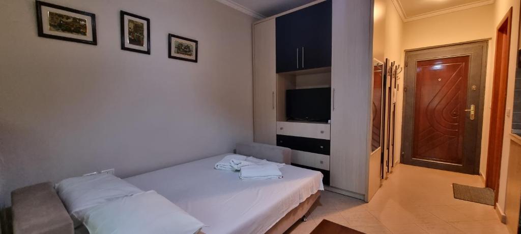 Sea View Studio Apartment Golem - Image 3