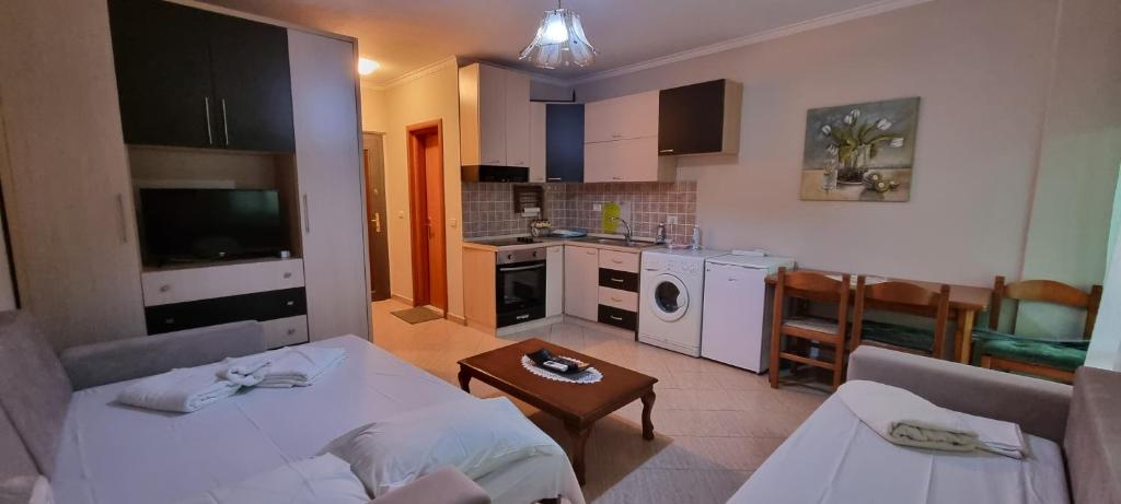 Sea View Studio Apartment Golem - Image 8