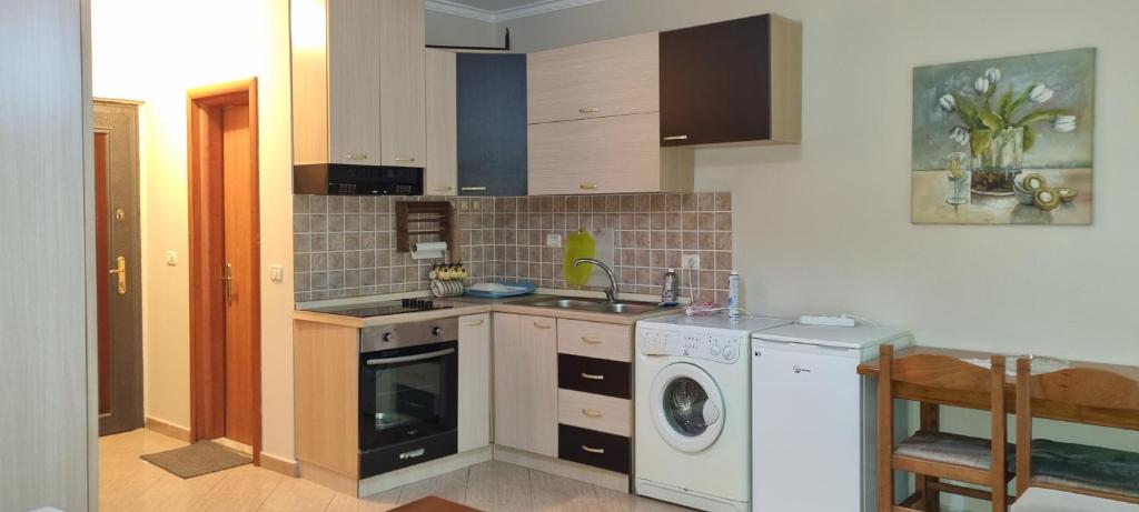 Sea View Studio Apartment Golem - Image 9