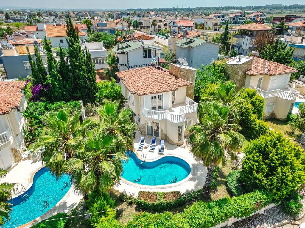 an aerial view of a house with a swimming pool and palm trees at Villabelek8 in Belek