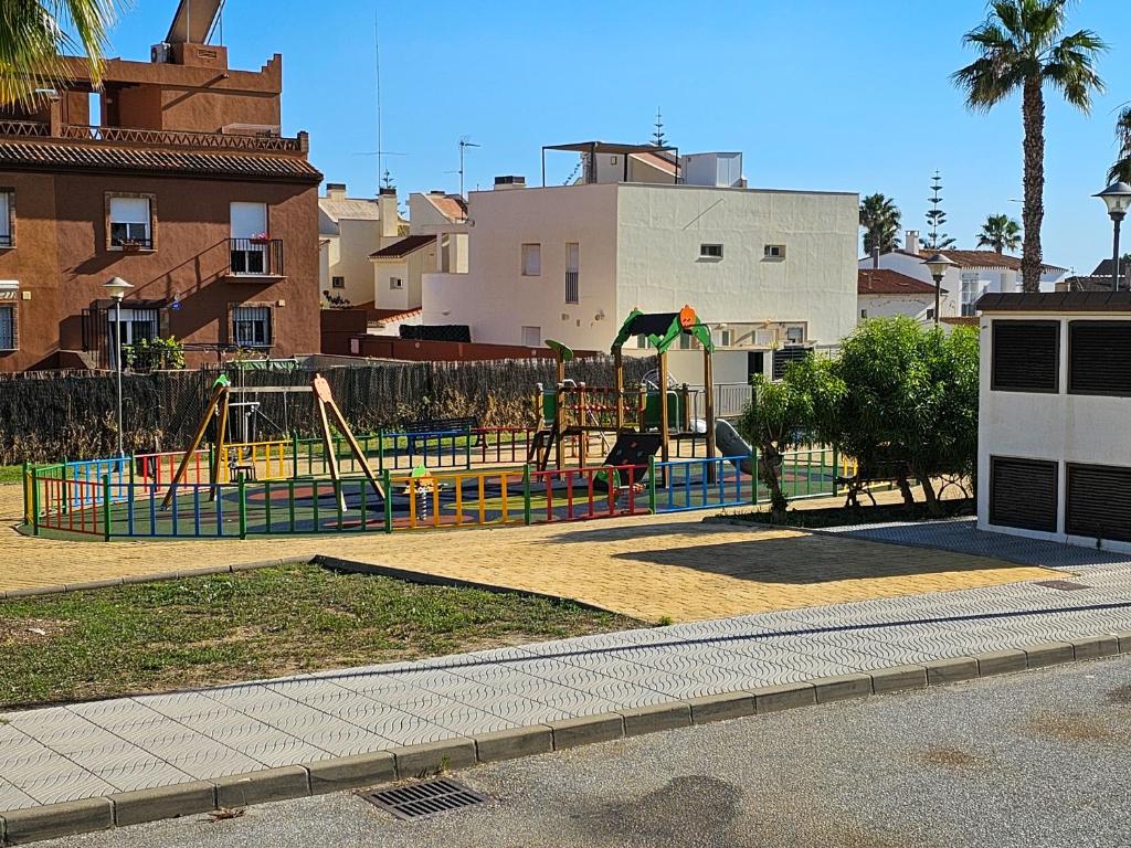 Plac zabaw dla dzieci w obiekcie Terrace Mares de Benajarafe