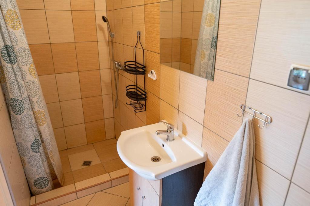 Koupelna v ubytování Na Skraju Lasu Wilkasy