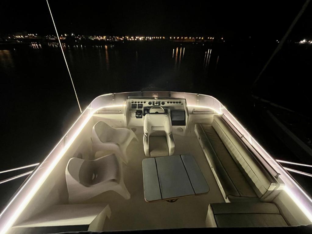 Fotografie z fotogalerie ubytování Navi Yacht à Sète, 2 à 8 couchages, privatif v Sète