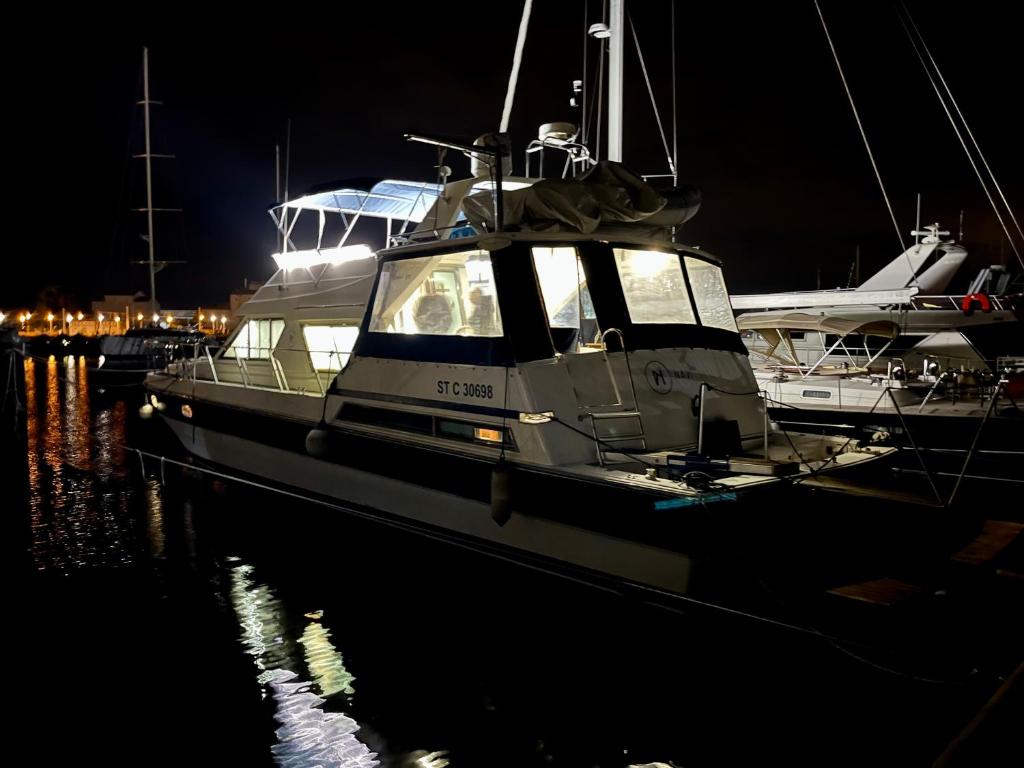 Fotografie z fotogalerie ubytování Navi Yacht à Sète, 2 à 8 couchages, privatif v Sète