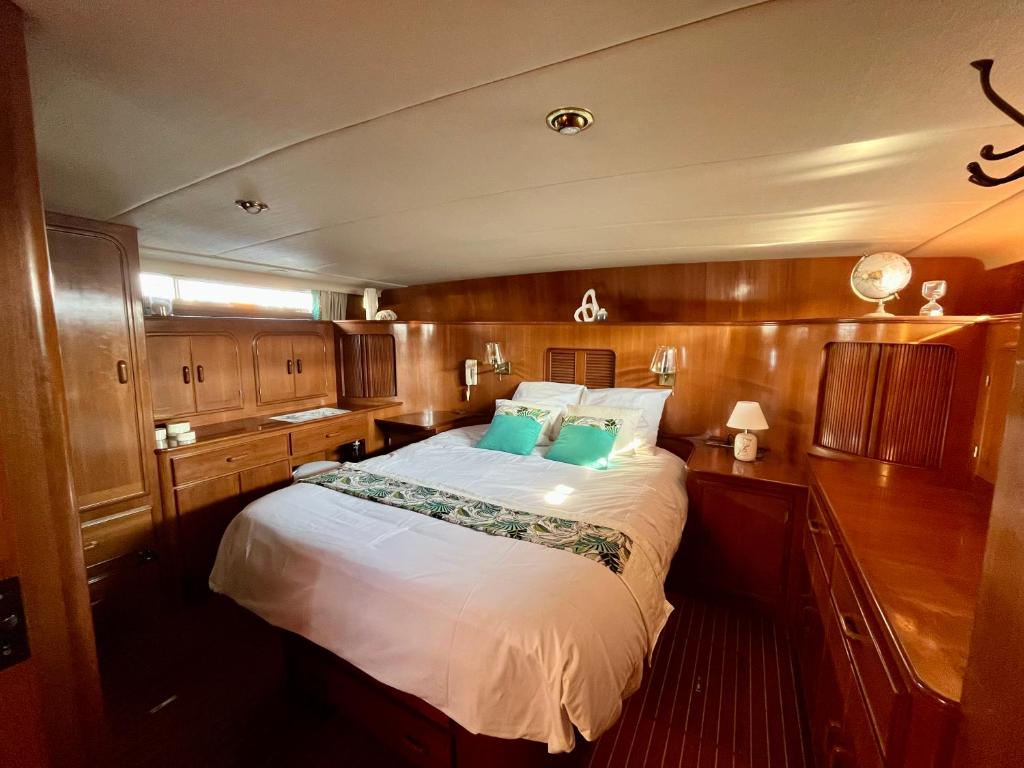 Postel nebo postele na pokoji v ubytování Navi Yacht à Sète, 2 à 8 couchages, privatif