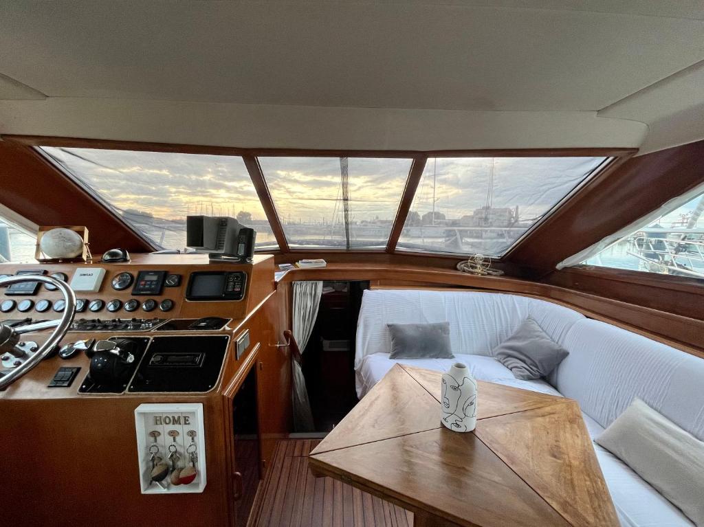 Posezení v ubytování Navi Yacht à Sète, 2 à 8 couchages, privatif