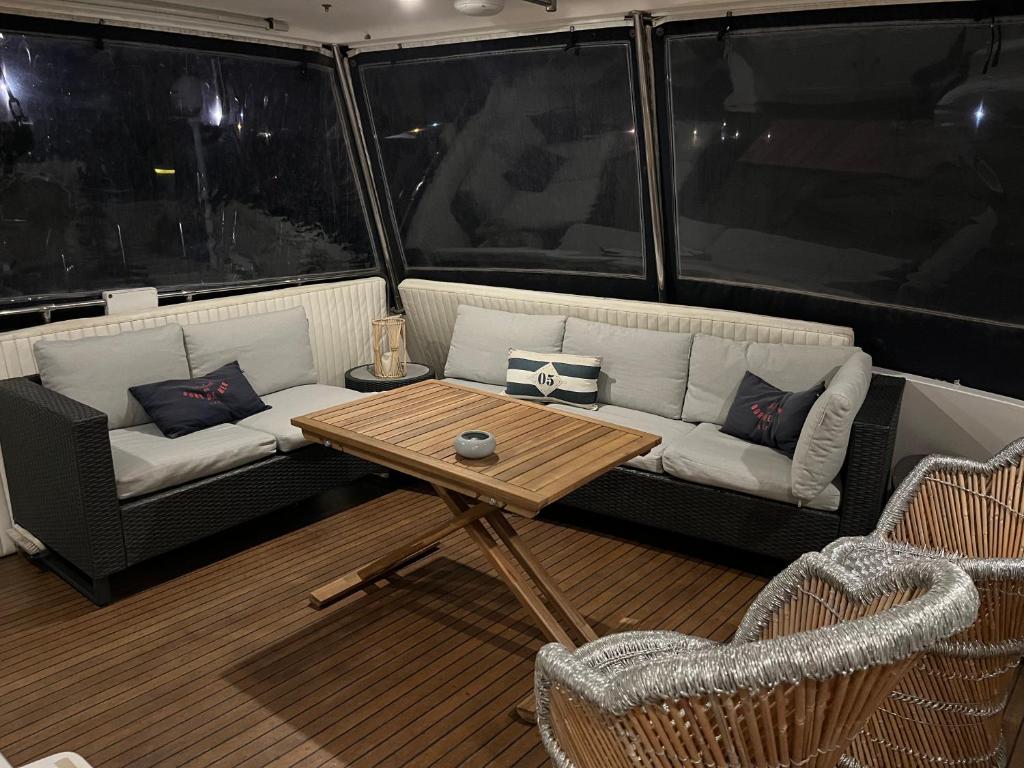 Posezení v ubytování Navi Yacht à Sète, 2 à 8 couchages, privatif