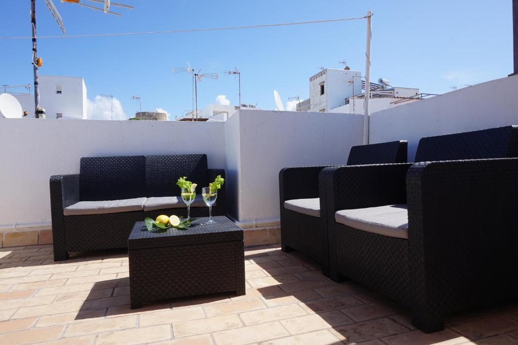Posedenie v ubytovaní IMPLUVIUM Conil-Terraza Privada-Parking- mayores de 25 años
