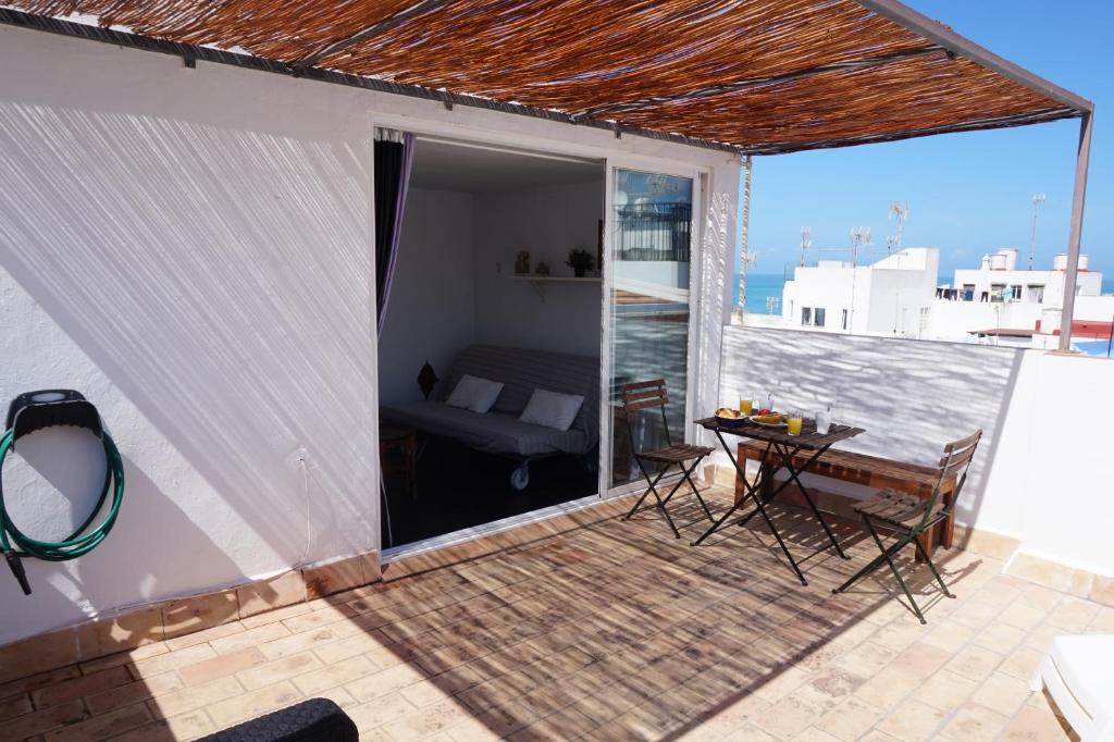 Balkón alebo terasa v ubytovaní IMPLUVIUM Conil-Terraza Privada-Parking- mayores de 25 años