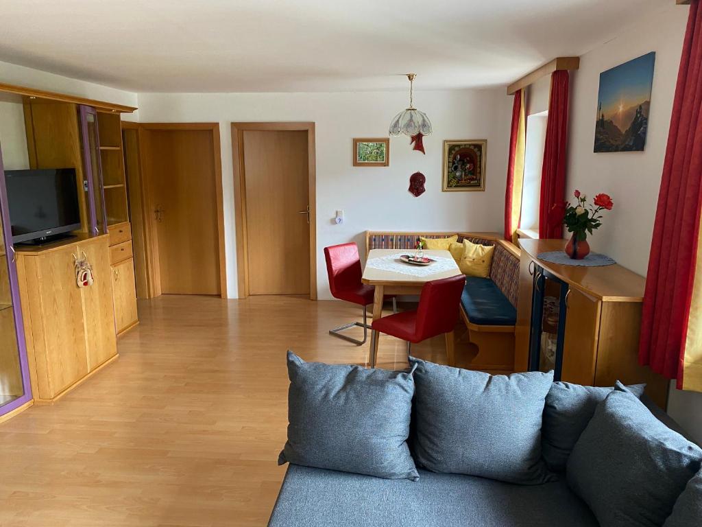 a living room with a couch and a table at Ferienwohnung Lehen in Sankt Veit im Pongau