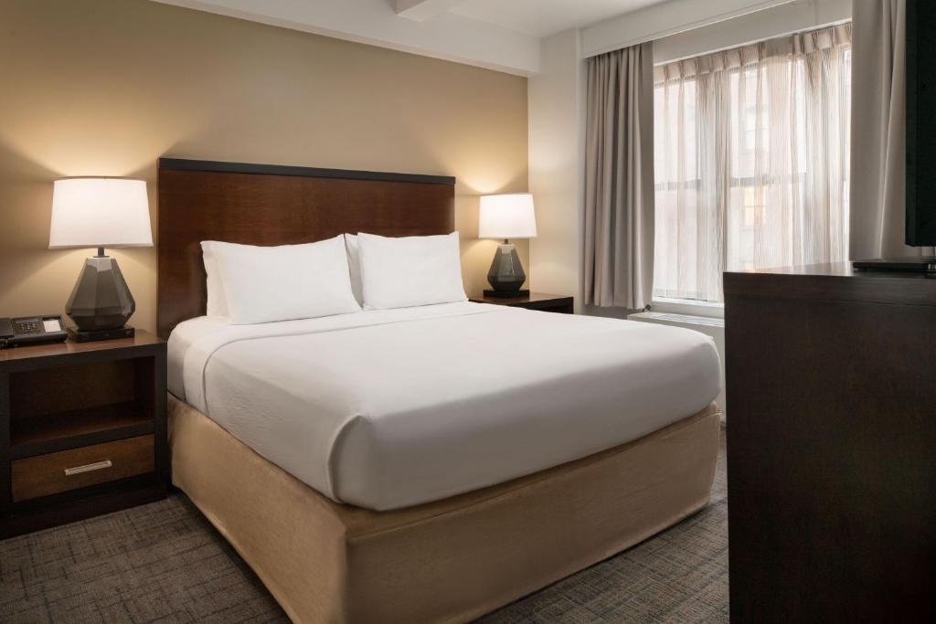 Residence Inn by Marriott New York Manhattan/ Midtown Eastside - One-Bedroom King Suite With Sofa Bed