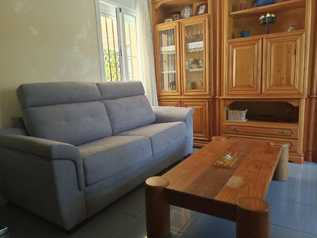 Posedenie v ubytovaní Apartamento a pie de playa con jardin privado