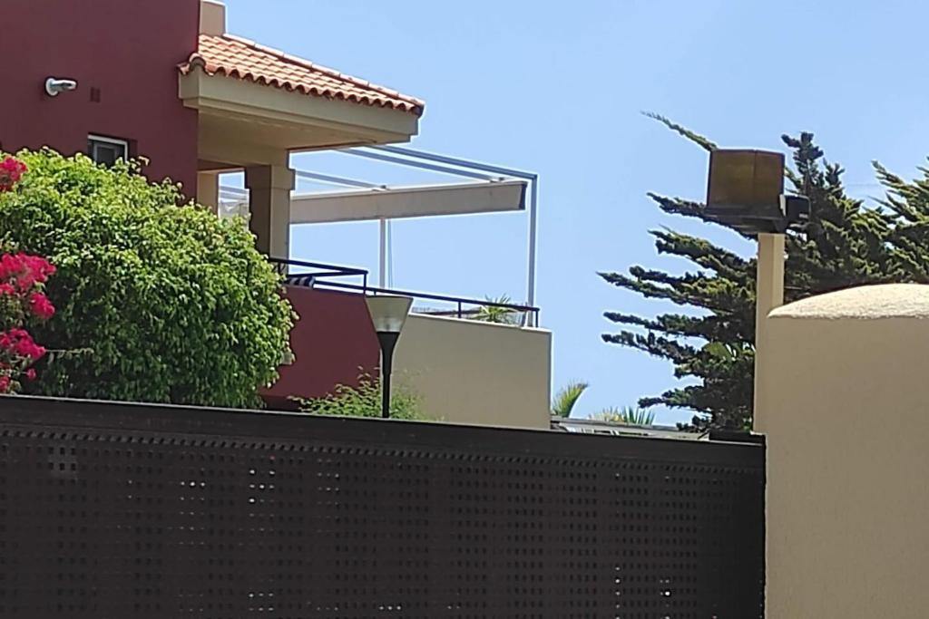 Balkón alebo terasa v ubytovaní Apartamento a pie de playa con jardin privado