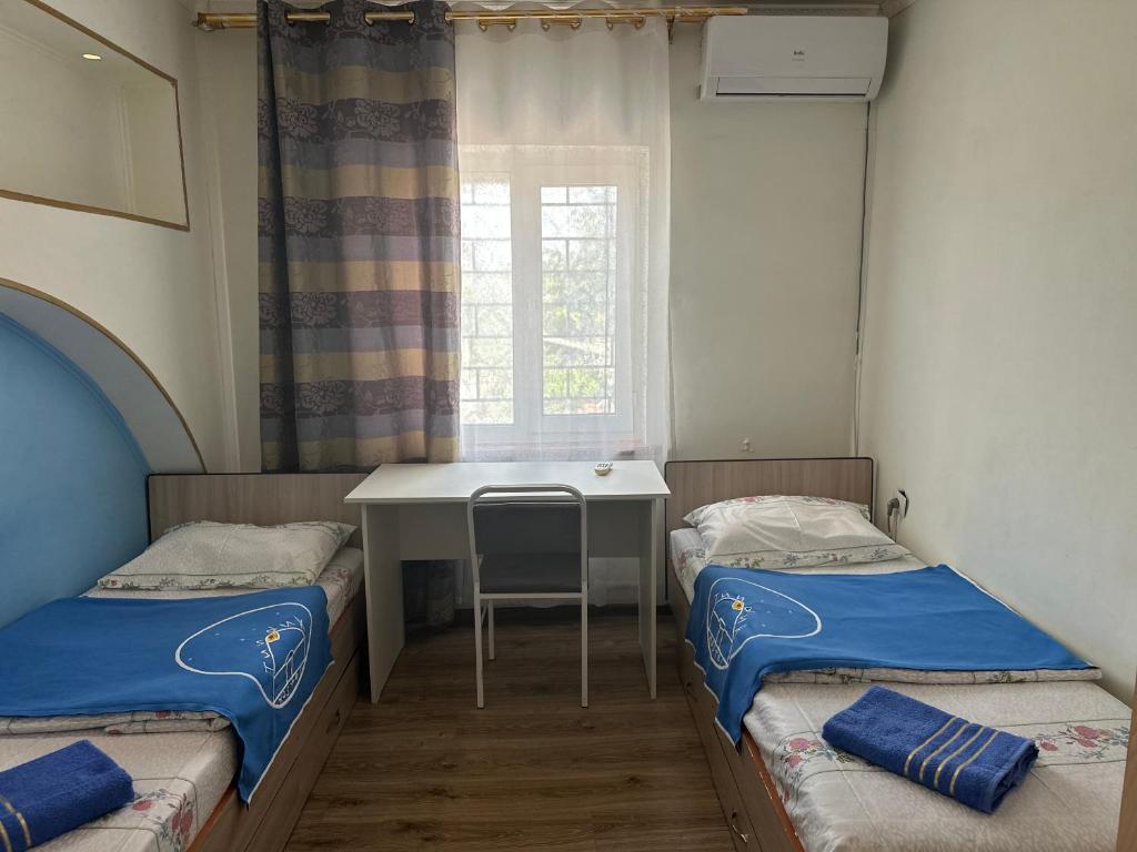 Postel nebo postele na pokoji v ubytování Tunduk Hostel