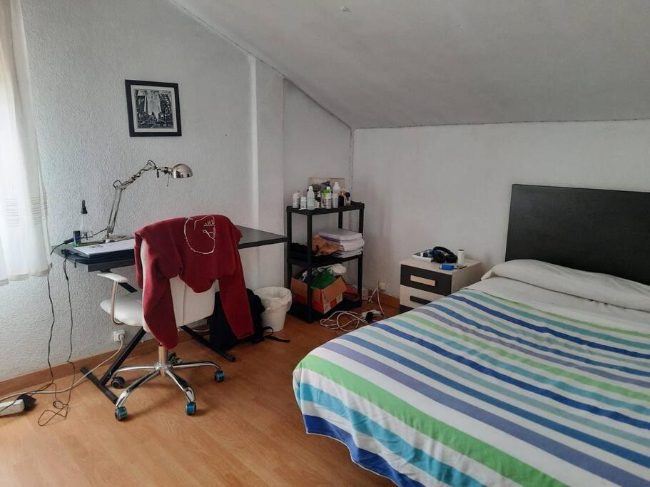 a bedroom with a bed and a desk and a bed at Apartamento / piso , centrico. in Santander
