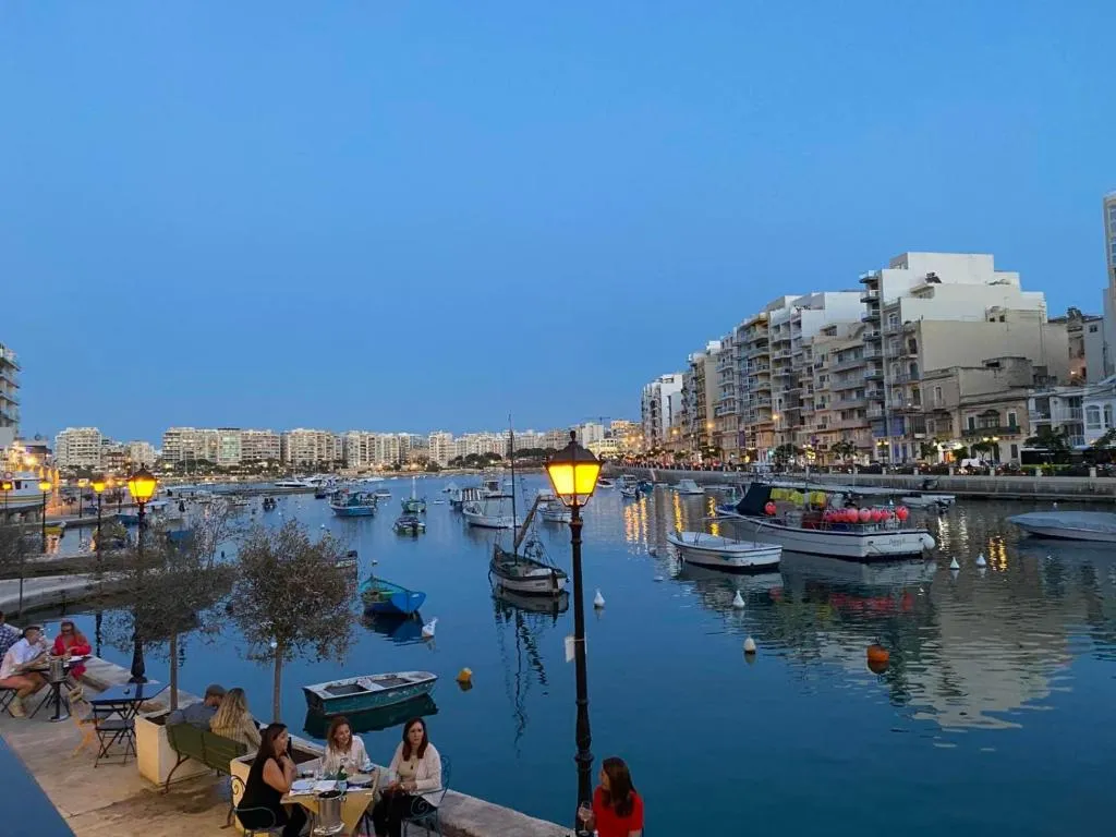 Top-notch apartment with sea view, bbq and Jacuzzi