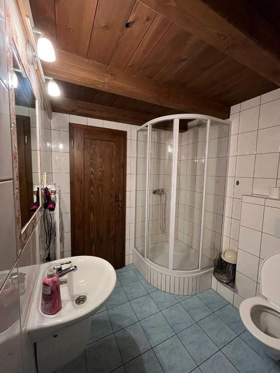 Koupelna v ubytování Apartments Cederika