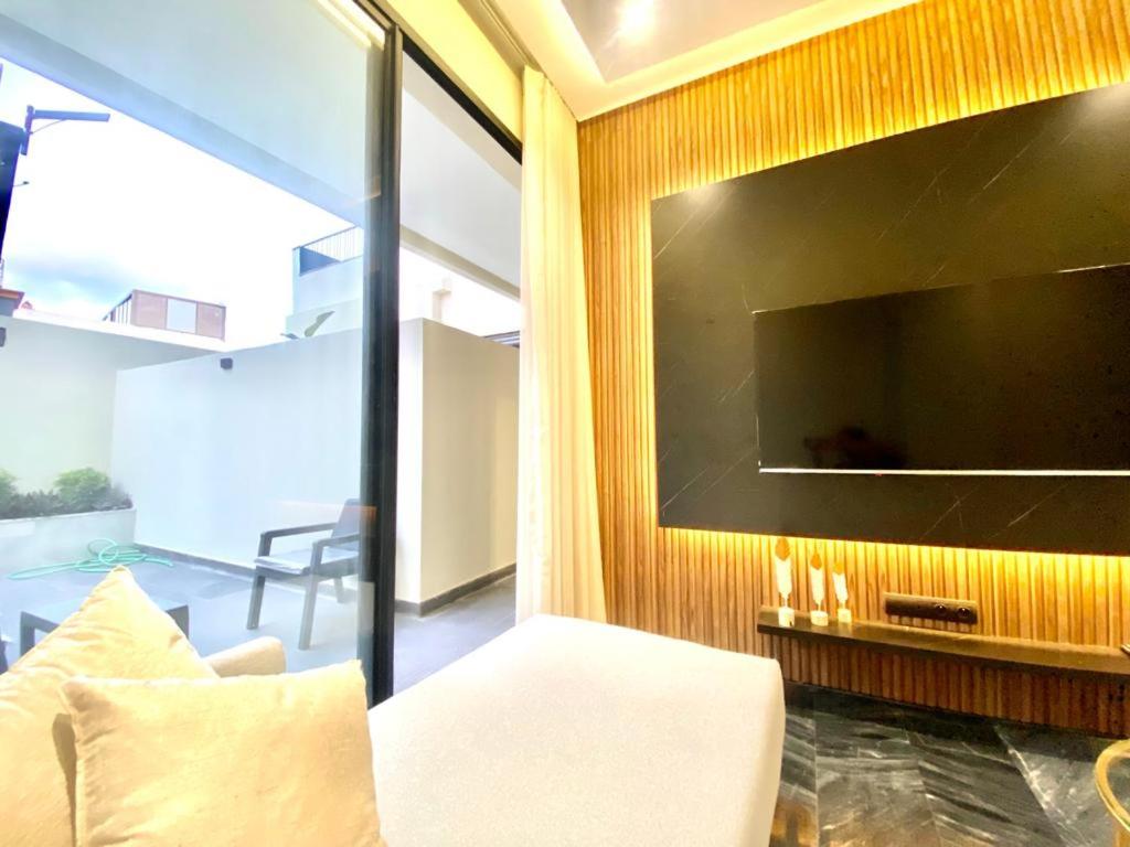 NEW modern 1 BR, 1min fr tramway - Appartamento Con Vista In Piscina
