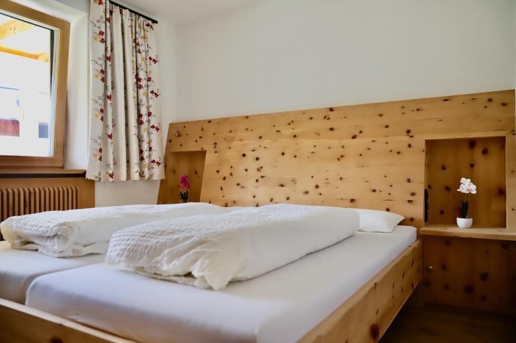 Postel nebo postele na pokoji v ubytování Bio Apartment - Der Steinadler