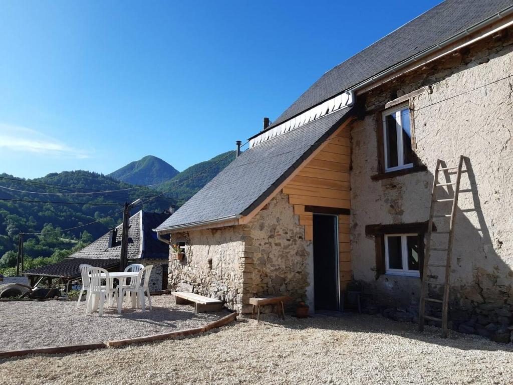 LE SOULEILHOU, 4/6 pax, Gîte, Pyrénees, rando,calme&nature - Maison De Trois Chambres