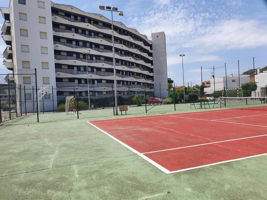 Tenis a/nebo squash v ubytování Vibras Estartit playa y piscina nebo okolí