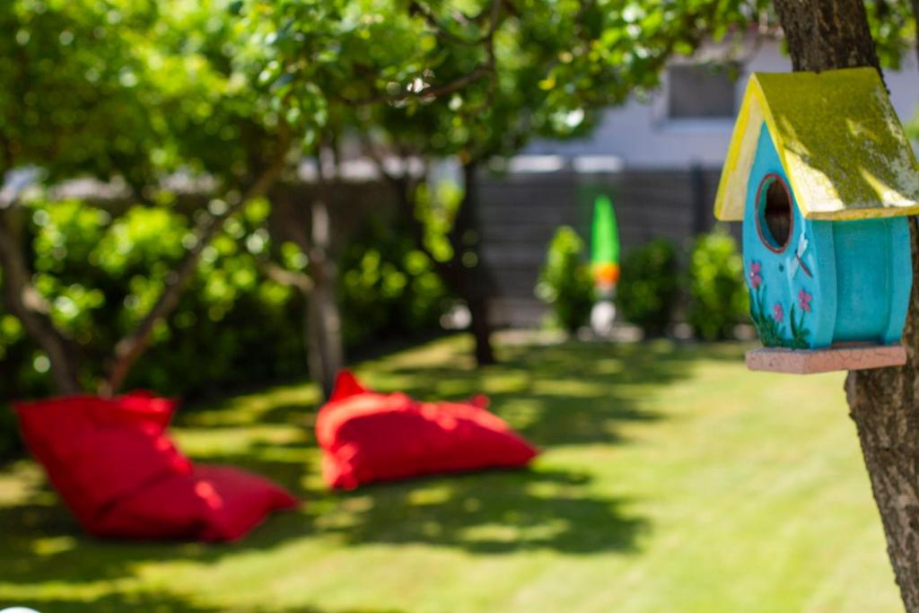 Vonkajšia záhrada v ubytovaní Apartmány Berries