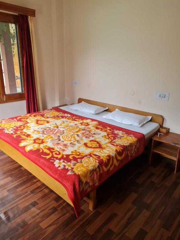 Postel nebo postele na pokoji v ubytování High Spirits Homestay and Cafe, Matuera Village, Parvati Valley