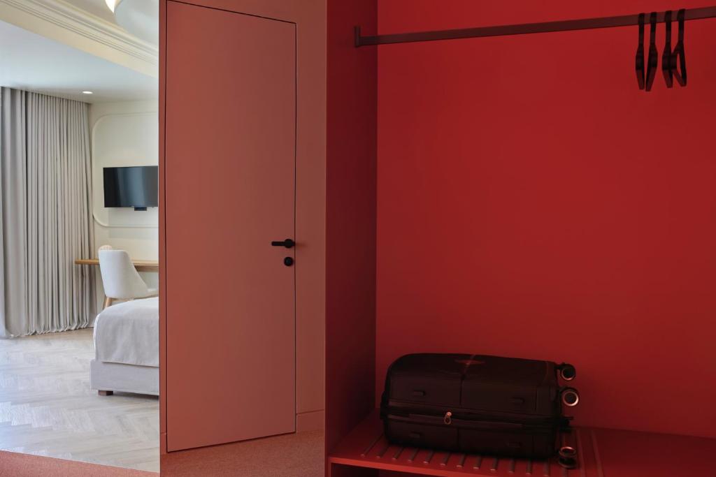 DWELL - Elegant City Stay - Resim 16