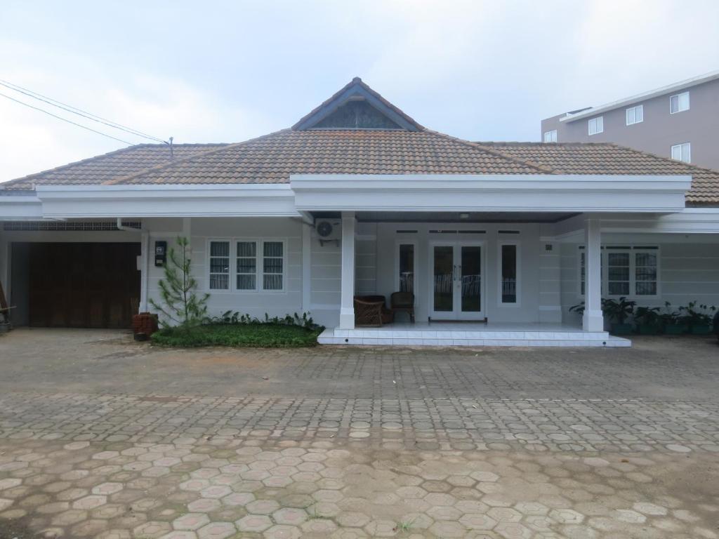 Gallery image of Elenor's Home at Eyckman in Bandung