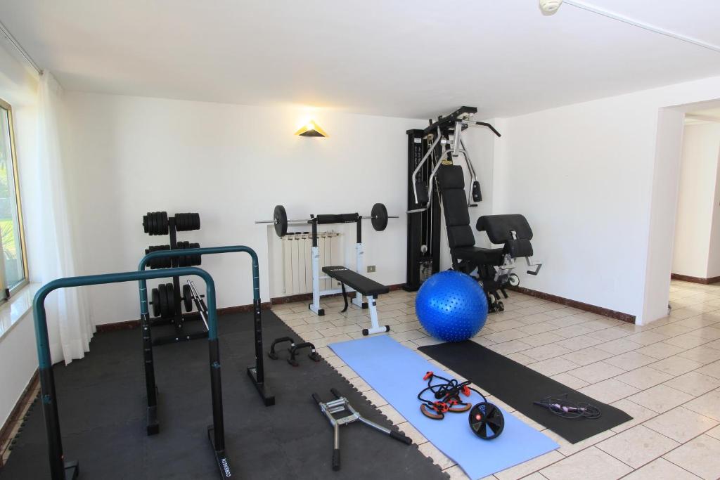 Fitness centrum a/nebo fitness zařízení v ubytování Miralago