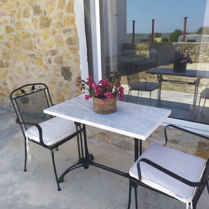 Gallery image of Studio Aphrodite in Afiartis