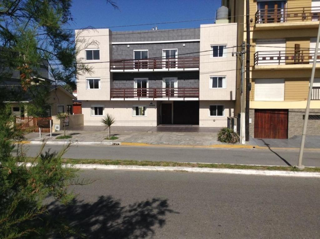 Το κτήριο όπου στεγάζεται  το διαμέρισμα