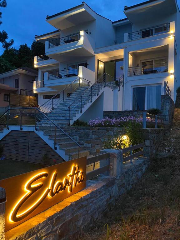 Budova, v ktorej sa apartmánový hotel nachádza