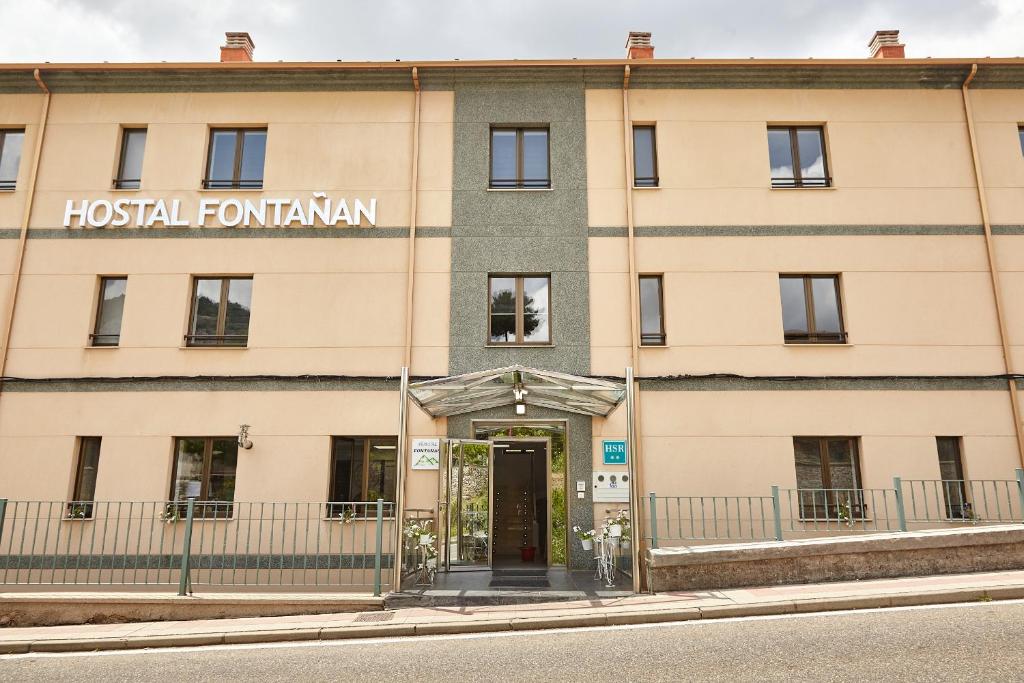 a building with the hospital for the dominicans at HOSTAL FONTAÑAN in La Pola de Gordón